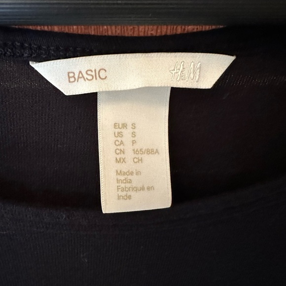 H&M Basic Top - Picture 3 of 3